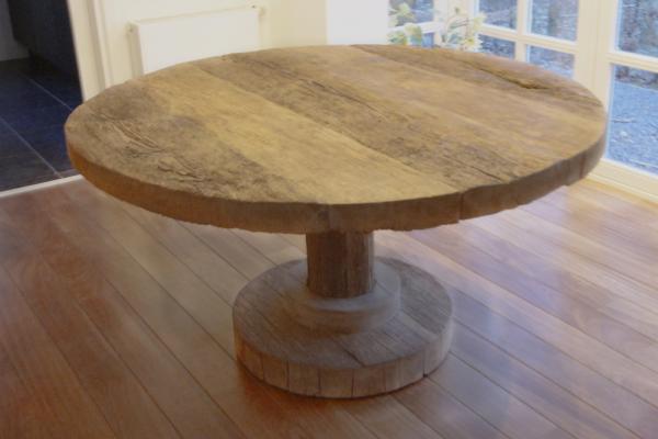 Robuuste tafel - 's-Gravenmoer